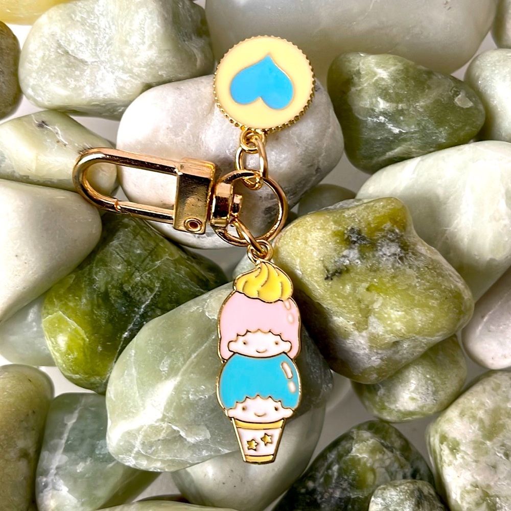 LITTLE TWIN STARS Enamel Key Chain